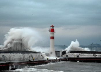 Hasta el lunes 23 de diciembre se mantendrá aviso de marejadas en las costas de Chile