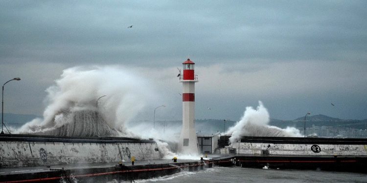 Hasta el lunes 23 de diciembre se mantendrá aviso de marejadas en las costas de Chile