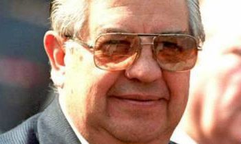 Ordenan al Ejército sacar placas en homenaje a exjefe de la DINA, Manuel Contreras