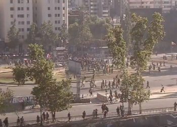 Hombre muere en las cercanías de Plaza Baquedano en Santiago durante manifestaciones