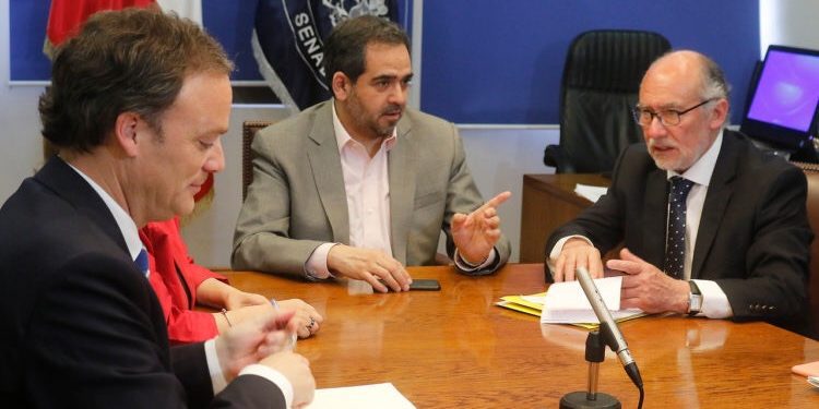 Presidente del Senado y de la Cámara de Diputados piden al Gobierno retirar reforma de pensiones y comenzar con «hoja en blanco»