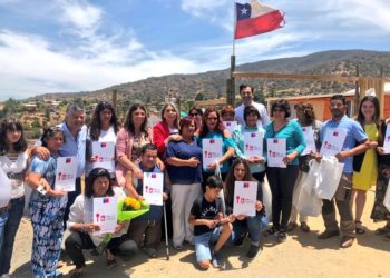 Bienes Nacionales entregó títulos de dominio a damnificados de Callejón Cabrera en Limache