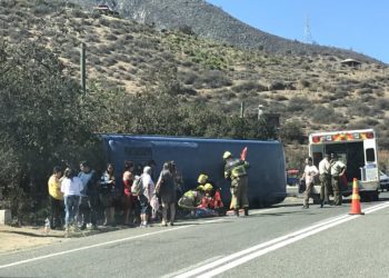 Volcamiento de bus en cuesta La Dormida de Olmué deja dos lesionados