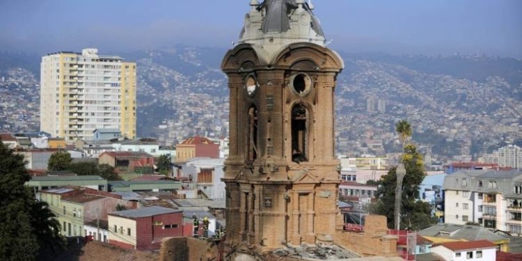 Firman convenio mandato para restaurar Iglesia San Francisco de Valparaíso: costará $7 mil millones