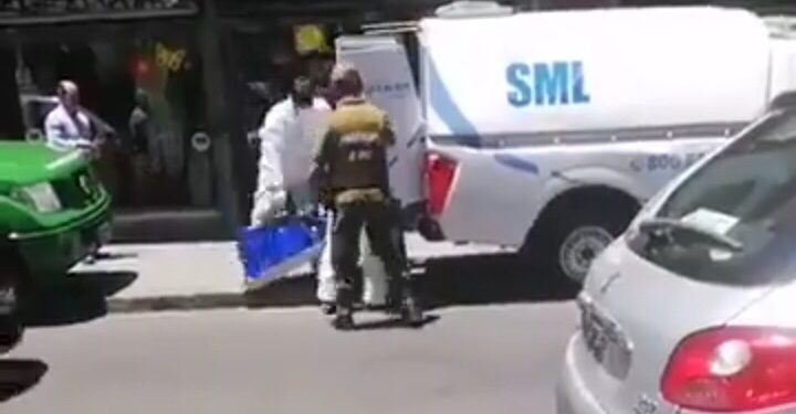 Encuentran dos cuerpos calcinados entre escombros de tienda Hites incendiada en Valparaíso