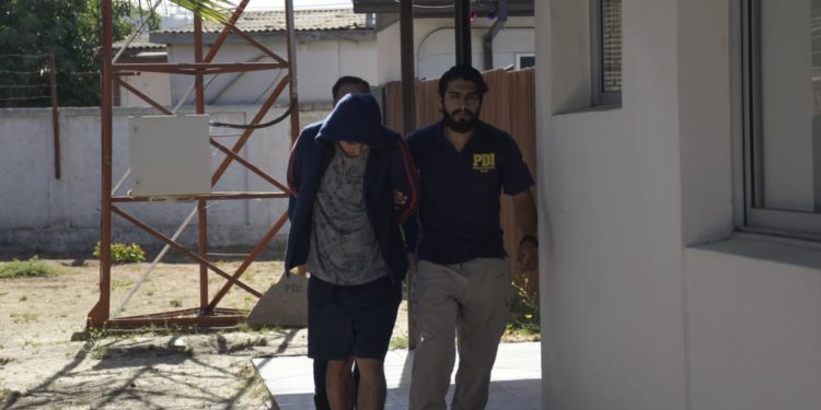 En prisión preventiva quedaron los dos detenidos por incendio y saqueo en Banco Estado de Villa Alemana