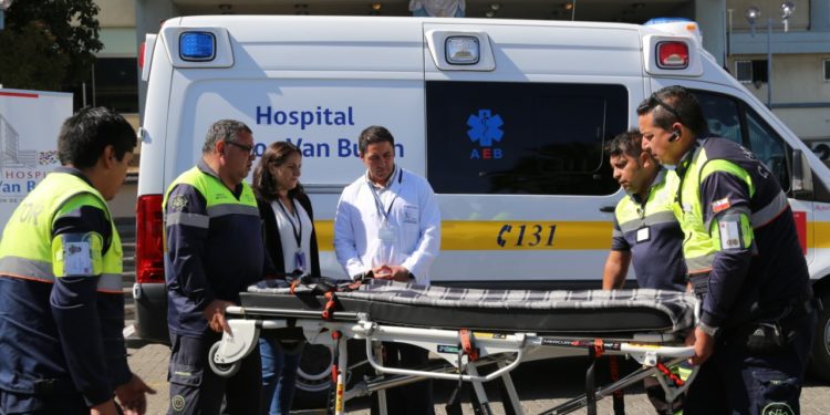 Cinco ambulancias llegaron al Hospital Carlos van Buren de Valparaíso para renovar su flota