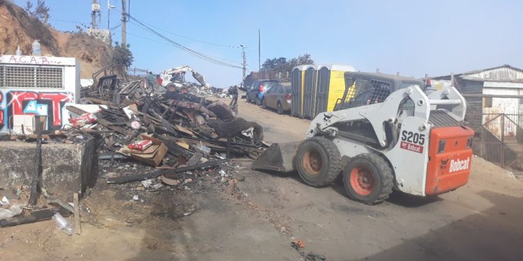 Retiro de escombros en zona afectada por incendio en Valparaíso alcanza el 90%