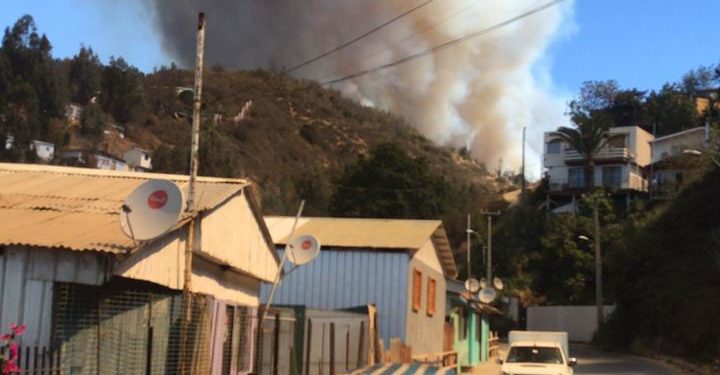 Realizarán cortes de agua en tres comunas para apoyar labores de Bomberos en incendio de Valparaíso