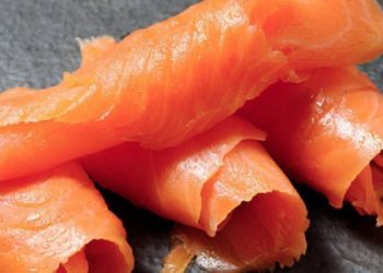 Por presencia de listeria, ordenan sacar del mercado algunos lotes de salmón ahumado