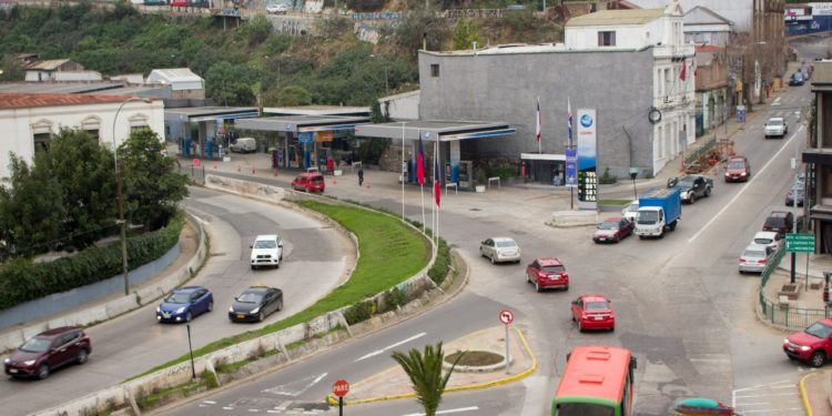 Durante el primer semestre de este año se instalarían semáforos en la intersección de avenidas Argentina y Washington, en Valparaíso