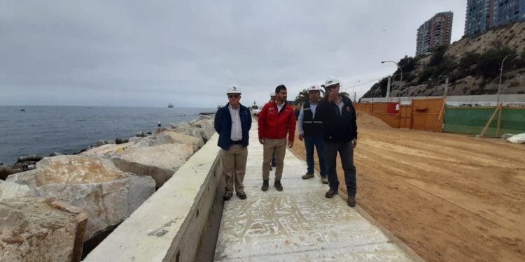Con enrocado, muro de protección y vereda se realiza mejoramiento de Paseo Juan de Saavedra en Valparaíso