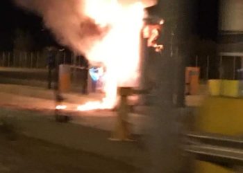 Desconocidos queman dos casetas de peaje Troncal Sur en Quilpué