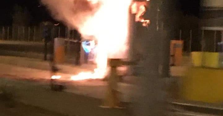 Desconocidos queman dos casetas de peaje Troncal Sur en Quilpué