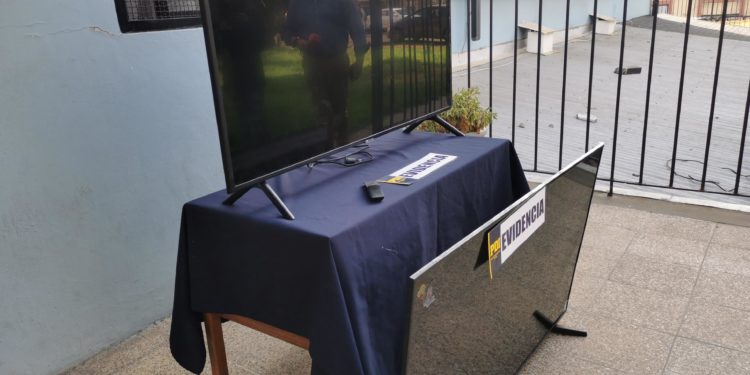 Detienen a tres personas acusadas de participar en saqueo a una multitienda en Valparaíso