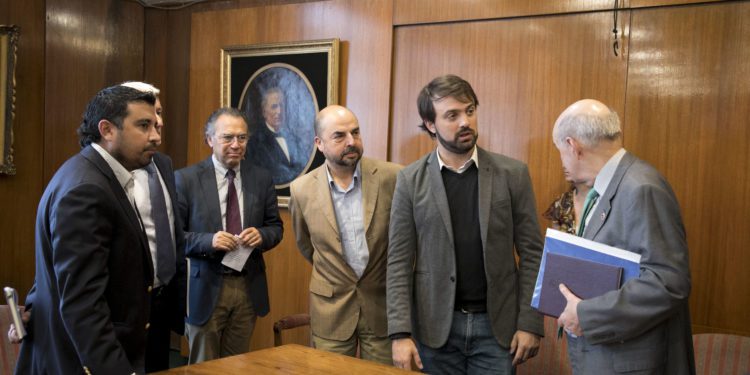 Municipalidad de Valparaíso y universidades regionales apoyarán recuperación integral de niños, niñas, mujeres y adultos mayores afectados por incendio