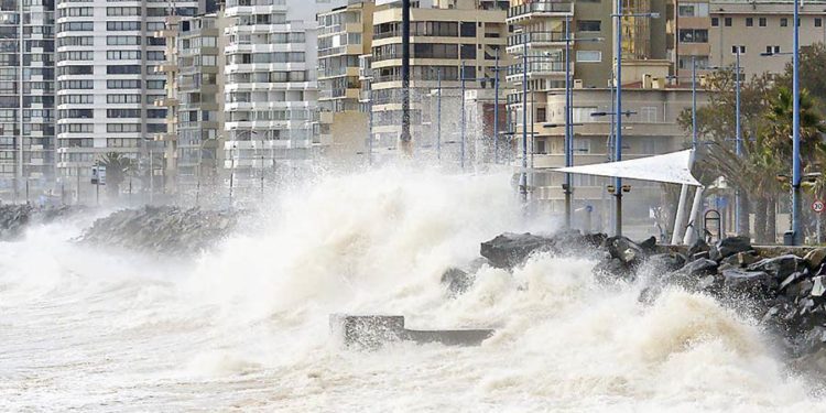 Emiten el primer aviso de marejadas de este 2020 para las costas de Chile