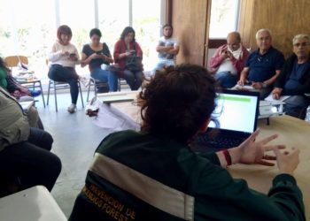 CONAF realiza charla de prevención de incendios forestales a dirigentes vecinales de Valparaíso