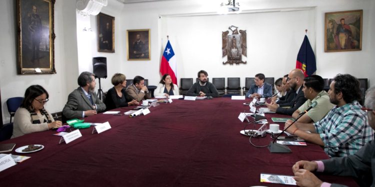Comerciantes de Valparaíso levantan mesa de trabajo con la seguridad como objetivo