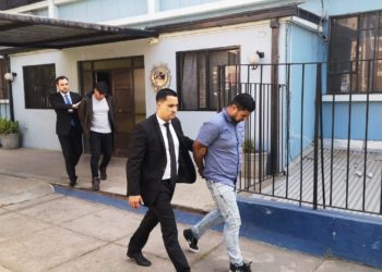 En prisión preventiva quedan dos sujetos detenidos por robo con intimidación contra conductor de microbús en Valparaíso