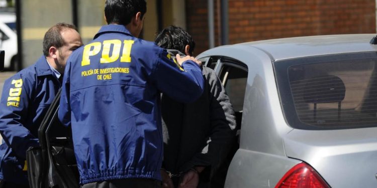 Joven de 18 años es detenido por violento asalto en estación de servicio en Nogales