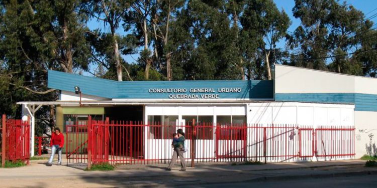 Atacan con petardos interior del consultorio de Quebrada Verde de Valparaíso: sería por venganza