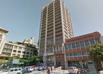 INDH anuncia querella tras denuncia de hombre que asegura fue detenido y golpeado por carabineros en la Intendencia de Valparaíso