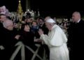 Papa Francisco ofreció disculpas por haber golpeado el brazo de una mujer en la Plaza de San Pedro
