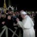 Papa Francisco ofreció disculpas por haber golpeado el brazo de una mujer en la Plaza de San Pedro