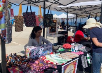 Candidatos a reyes del Festival de Viña del Mar apoyan a emprendedores locales