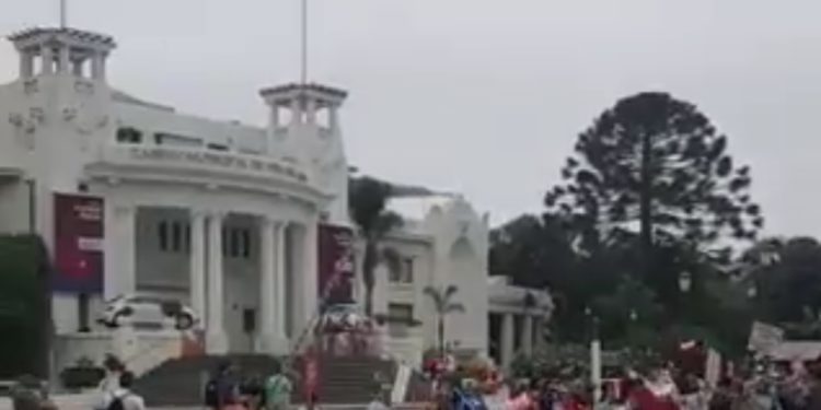 Opiniones divididas por polémico tuit en cuenta de Carabineros de Valparaíso