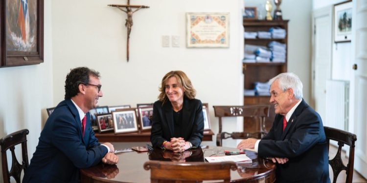 Ministra de Educación renuncia a su cargo y anuncia que participará «activamente» en debates de cara al plebiscito