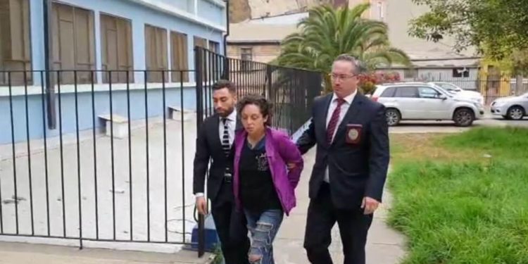 Detienen a mujer de 27 años por homicidio de su expareja en Valparaíso