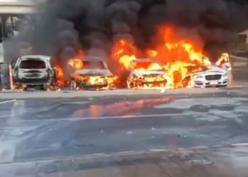 Vehículos quemados e incidentes en los alrededores del Hotel O’Higgins marcan la previa de la primera jornada del Festival de Viña del Mar