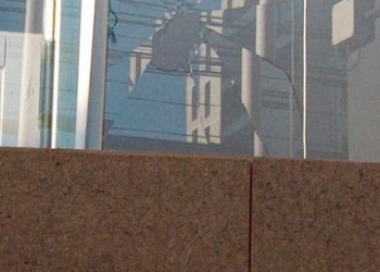 Apedrean cuartel de Bomberos en Viña del Mar durante nueva jornada de incidentes en la previa del Festival de la Canción