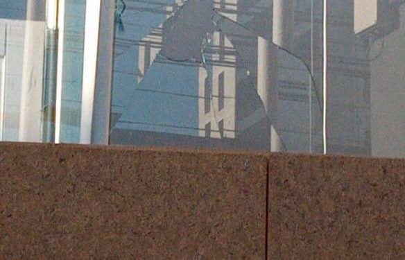 Apedrean cuartel de Bomberos en Viña del Mar durante nueva jornada de incidentes en la previa del Festival de la Canción