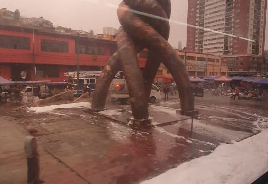 Incendio intencional dejó con severos daños al «Monumento a la Solidaridad» en avenida Argentina de Valparaíso