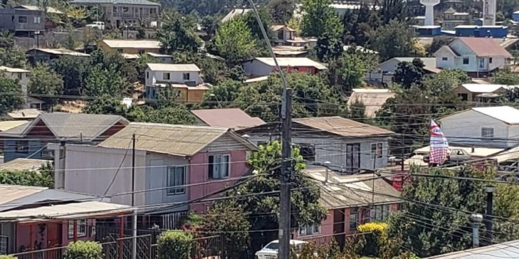 Equipos de emergencia logran controlar incendio en sector camino La Pólvora de Valparaíso