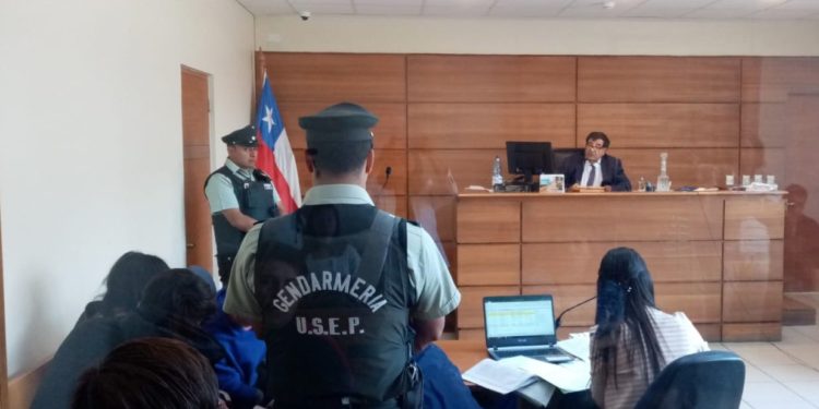 Con arraigo nacional y firma quincenal quedan cuatro detenidos por rayados en vagón de Metro Valparaíso