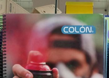 Polémica por portadas de cuadernos: acusan que aluden al estallido social