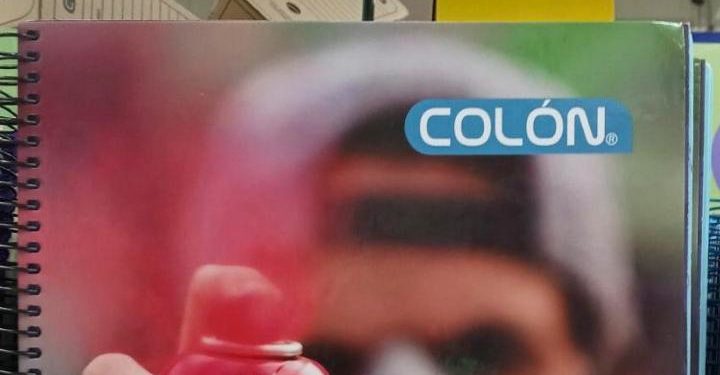 Polémica por portadas de cuadernos: acusan que aluden al estallido social