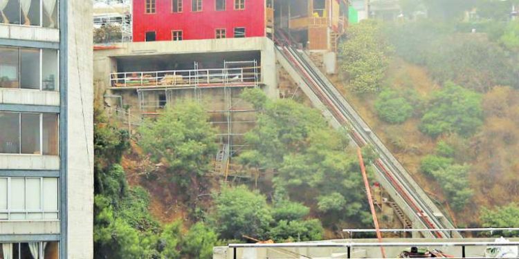 Desplome de ascensor Concepción de Valparaíso: afectados demandarán al MOP y a la Municipalidad