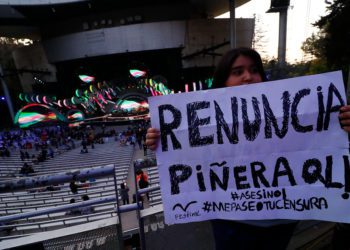 Pancartas con mensajes políticos llegaron a la Quinta Vergara a pesar de la prohibición