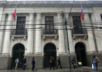 Trabajadores municipales de Valparaíso tendrán sueldo mínimo de $450.000 líquidos