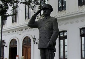 Corte Suprema confirma fallo que permite a la Armada mantener estatua de almirante Merino en el Museo Marítimo de Valparaíso