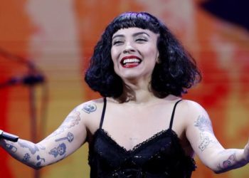 Fiscalía se retracta y señala que Carabineros sí envió oficio pidiendo citar a declarar a Mon Laferte