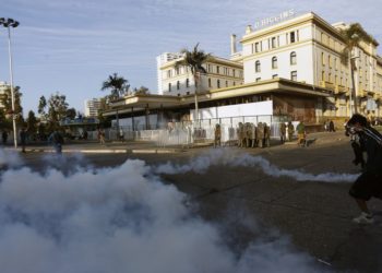 Segunda jornada del Festival de Viña del Mar: 43 detenidos y un carabinero lesionado en los alrededores de la Quinta Vergara