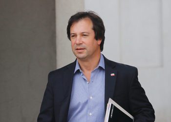 Ministro de Economía salió a explicar error en entrega de cifras de despidos por «necesidad de la empresa»