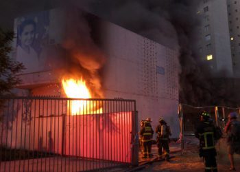 Carabineros afirma que un grupo cercano a los diez encapuchados comenzó incendio en Museo Violeta Parra