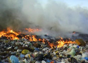 Jornada educativa sobre riesgos de los microbasurales en Valparaíso fue realizada por CONAF